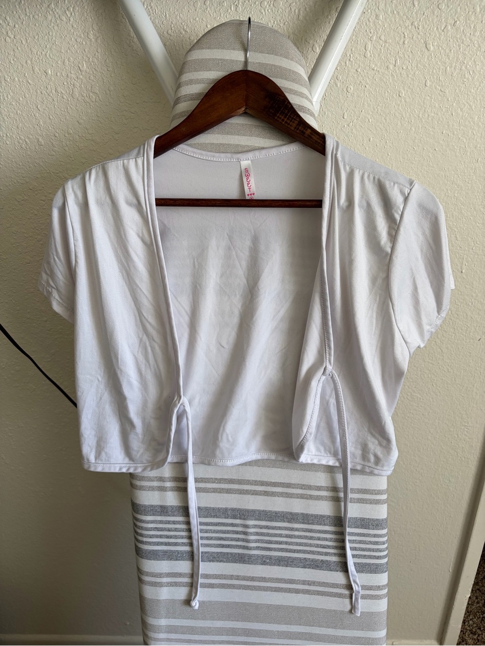 Tie-Front White Crop Top with V-Neck - Picture 2 of 4